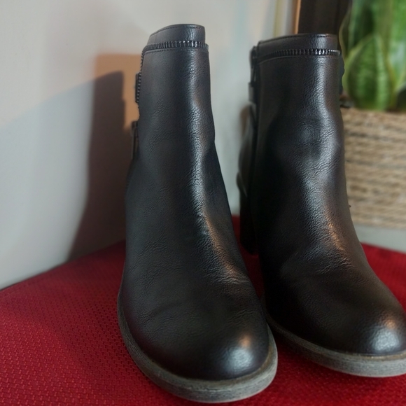 Gianni Bini Shoes - Gianni Bini Womem's 8.5 M Black Ankle Boots with Stacked Heel Black Leather